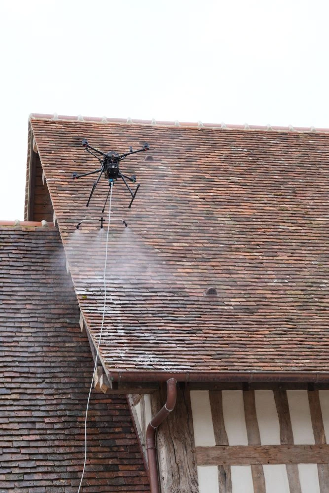démoussage par drone toiture