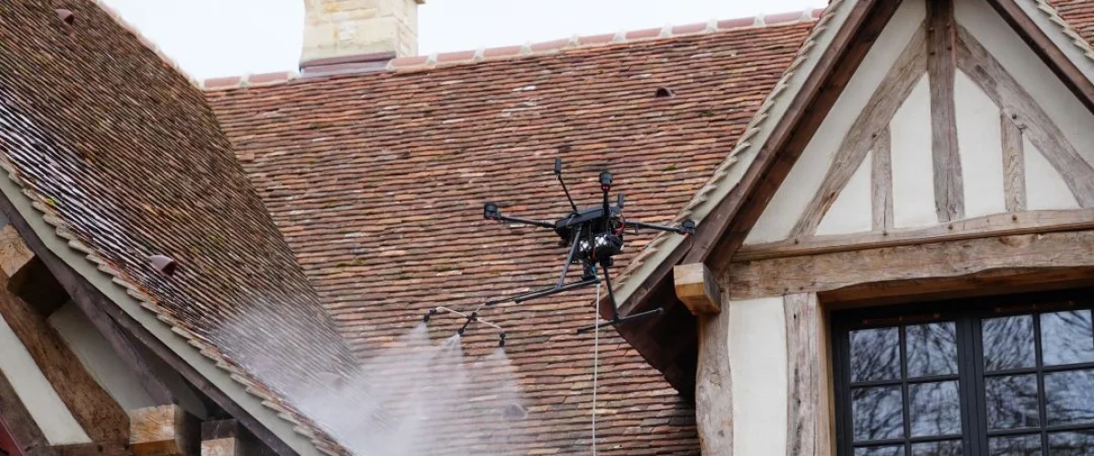 démoussage par drone toiture